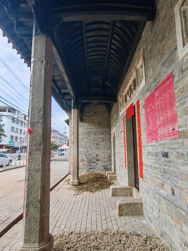 江西興國古龍崗鎮鄒氏宗祠。