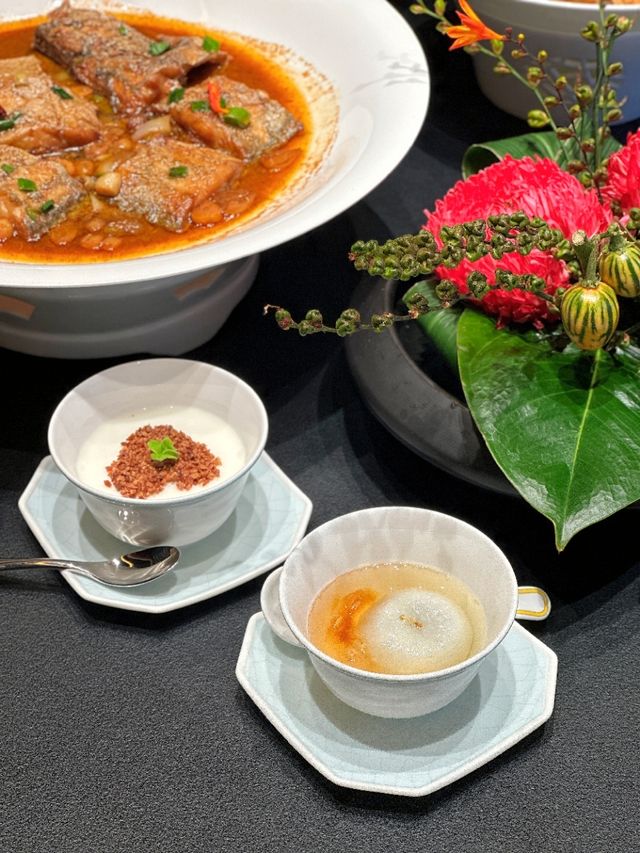 選這家活海鮮的寧波菜，真的被誇了好久。