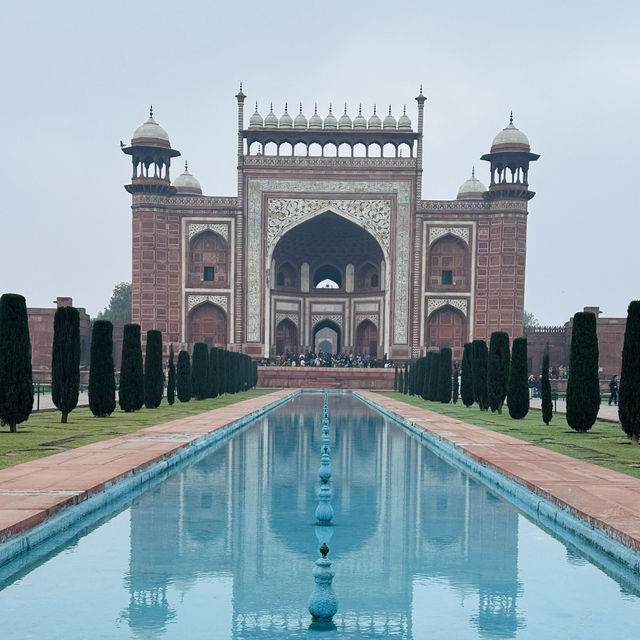 🏰  The Taj Mahal: A Timeless Wonder 🌅    