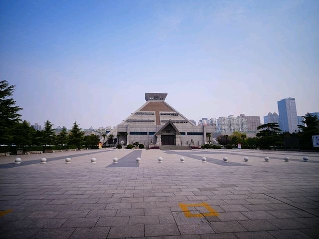 🌾【鄭州兩天一夜|在黃河臂彎與千年史冊間漫遊】🌙 🌾【鄭州兩天一夜|在黃河臂彎與千年史冊間漫遊】🌙