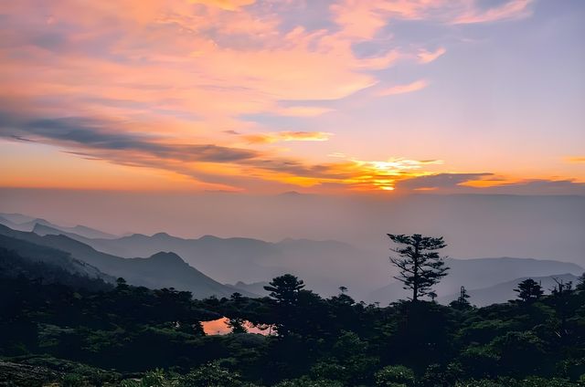 西昌小相嶺徒步 |花海墨湖·彝寨煙火