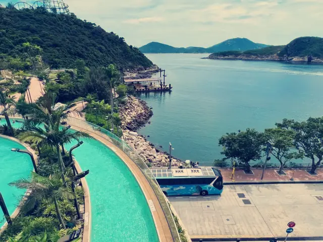 香港海洋公園水上樂園：激流勇進的奇幻之旅