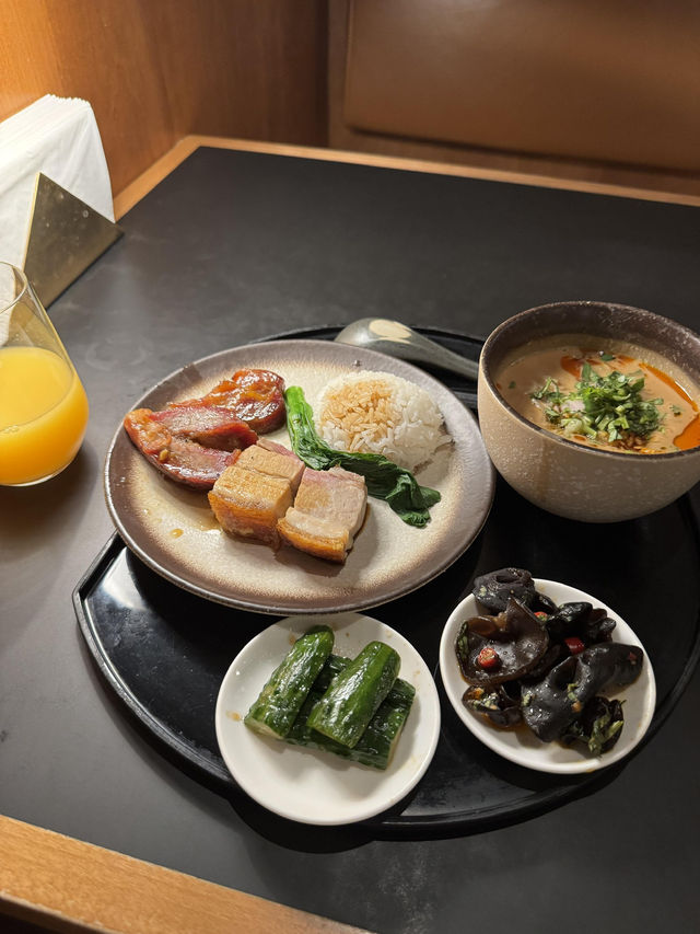 連炫三頓！國泰玉衡堂直接吃回本攻略🍕🍸🍜 