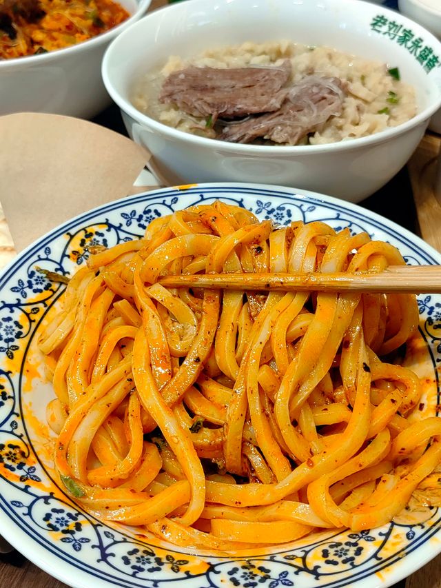 嚟呢度食泡饃嘅都係本地人，真係老陝認證。