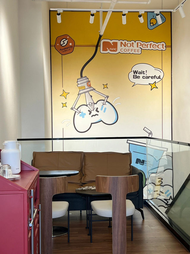【香港灣仔咖啡店｜窗景裡的慢時光碎片☕️】