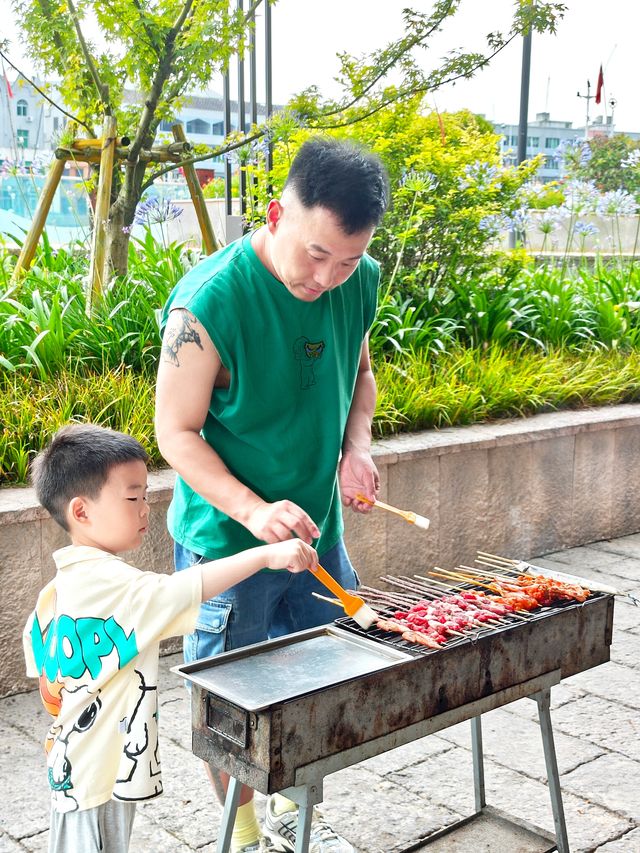 推門就是無邊泳池｜龍港親子嗨玩攻略
