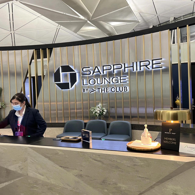 機場｜香港機場休息室Sapphire Lounge 過去半年大概去了HK機場七八次，各種休息室也算體驗過一輪～ 最近會陸續分享，先來說說我最愛的這家！