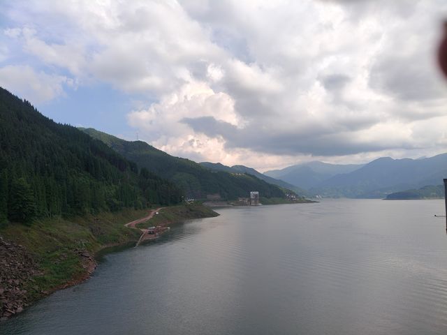 世界桌山-瓦屋山，來邂逅一場雲端的綺夢，奔赴這場心靈之約！