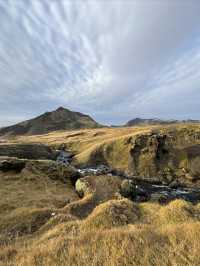 冰島有多層梯級瀑布的斯科加瀑布