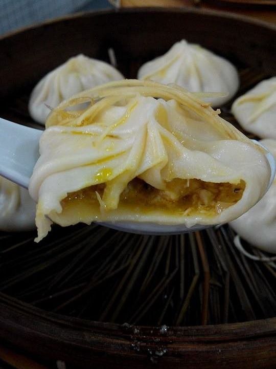 Shanghai Foodies: 7 Legendary Eats You’ll Regret Leaving Without Trying! 🥟🦀🔥 Shanghai Foodies: 7 Legendary Eats You’ll Regret Leaving Without Trying! 🥟🦀🔥