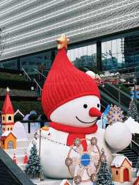 陸家嘴冰雪王國真冰場，人均30元即可滑冰