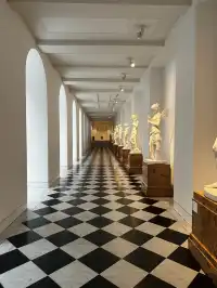 在嘉士伯美術館，我差點錯過了牆上的畫