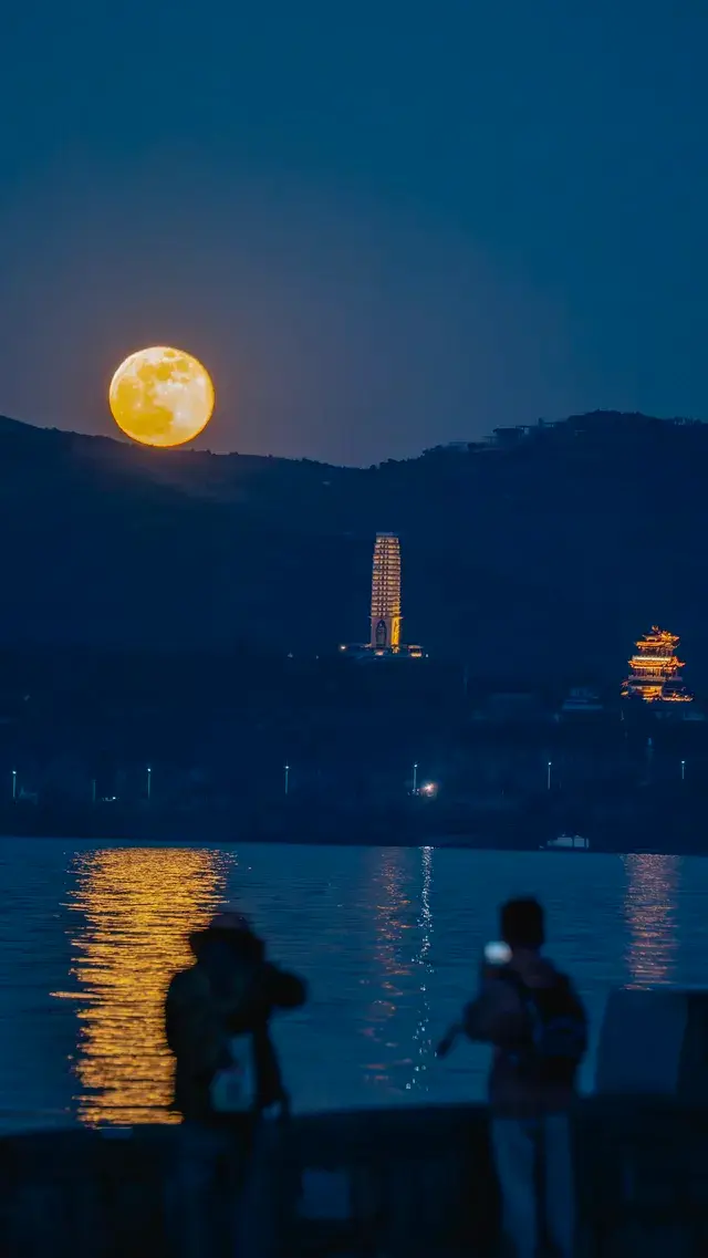 真不是AI我拍到了洱海月升PLUS 真不是AI我拍到了洱海月升PLUS