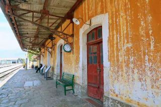 Five Cities in Southern Yunnan Connected by the Meter-Gauge Railway, Linking a Journey through Mengzi and Four Other Places