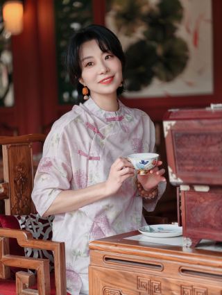 Tea drinking, theater watching, and palace tour guide