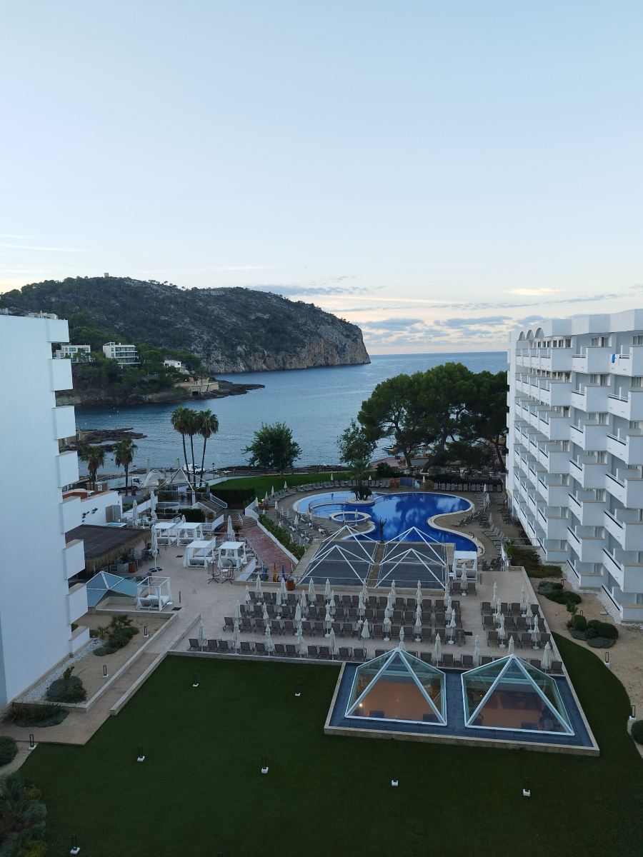 Well-Located and Clean Beach Hotel with Great Amenities