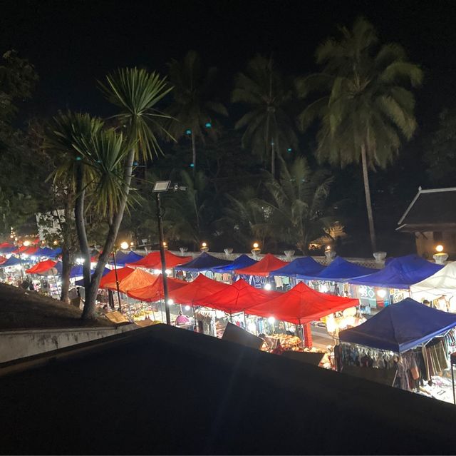 ルアンバパーンの夜の定番スポットLuang Prabang Night Market