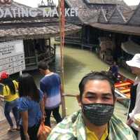 Floating market