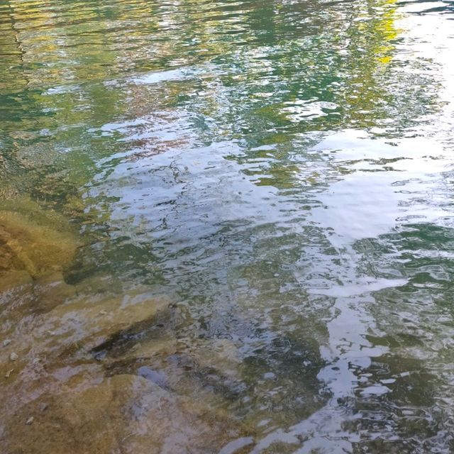 🇱🇦ラオス ヴァンヴィエン【ブルーラグーン】水面に写り込んだ景色が素晴らしい!!