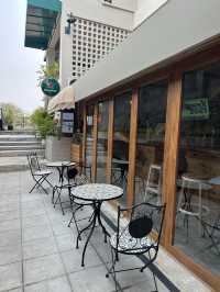 233 Poshtel คาเฟ่ บาร์ และที่พัก