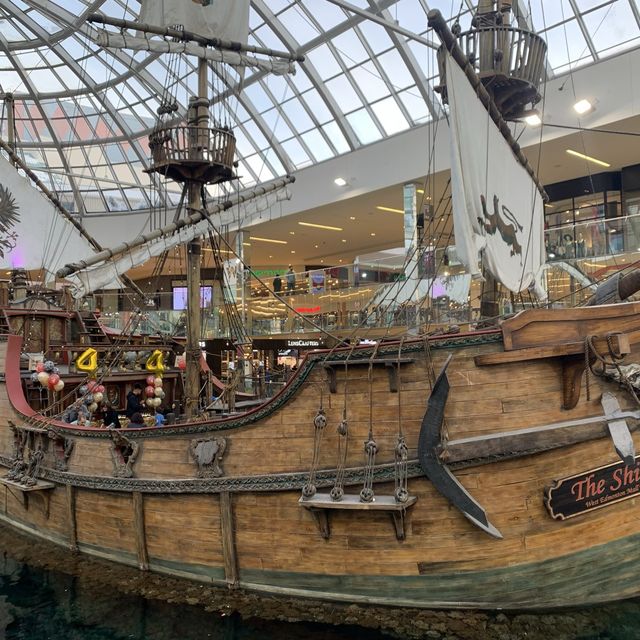 吃喝玩樂盡在West Edmonton Mall