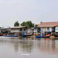 ล่องเรือชมวิถีชุมชนปากน้ำปราณ