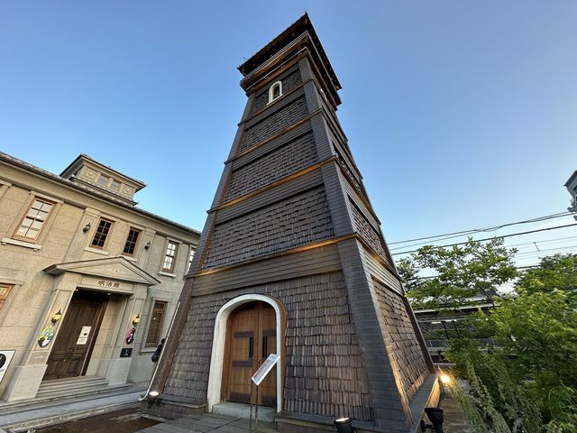 山梨・甲府。甲府駅前のレトロな雰囲気のモール『甲府夢小路』と『時の鐘』奥には『小さな蔵の美術館』あります。