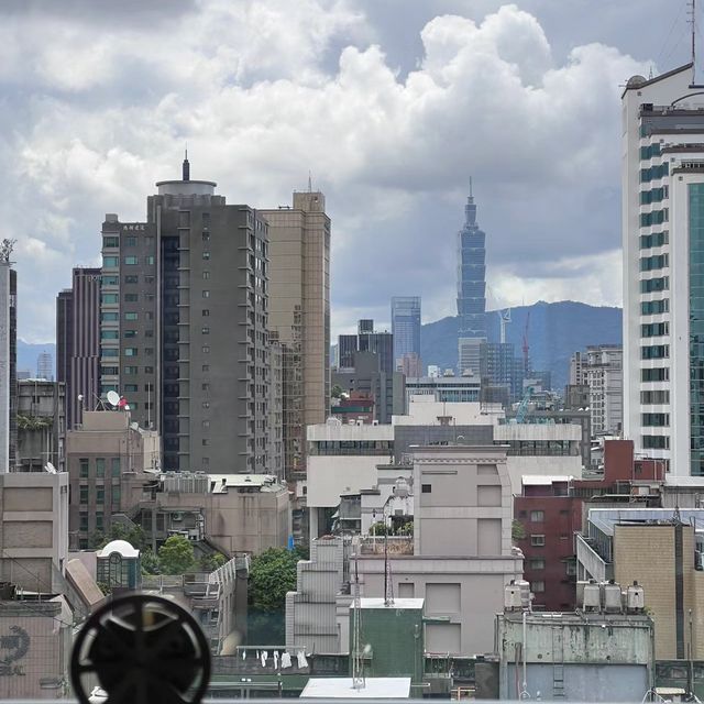 🌆🏨🌸 台北時代寓所🙂舒適溫馨，101大樓盡收眼底！🌆🏨🌸