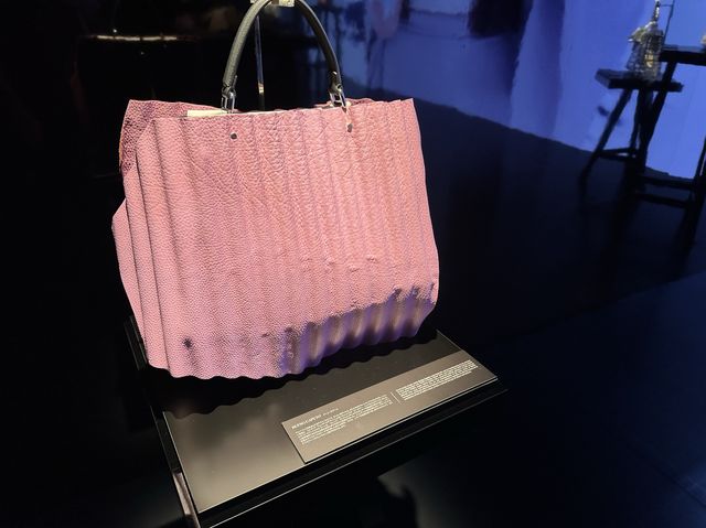 東京・表参道。期間限定のエキシビションは観光にもオススメ。『FENDI』開催『hand in hand』