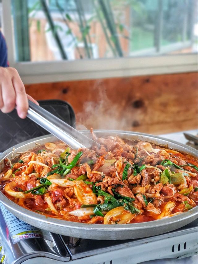방갈로에서 즐기는 오리불고기맛집, 계곡 물놀이까지🏕