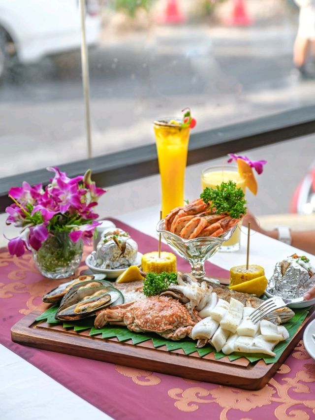 ไปกินซีฟู้ด มองวิวทะเล ในโรงแรมพัทยาสุดร่มรื่นกัน 