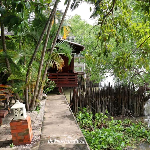 บ้านริมน้ำ โฮมสเตย์ แอนด์ รีสอร์ท