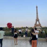 Random Red Balloons Photographer in  Paris 