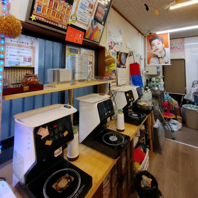 大阪コリアタウンでここだけ！自動調理器で熱々の韓国インスタントラーメン
