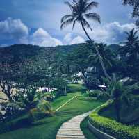 ultra luxury hideaway in the shore Katathani 