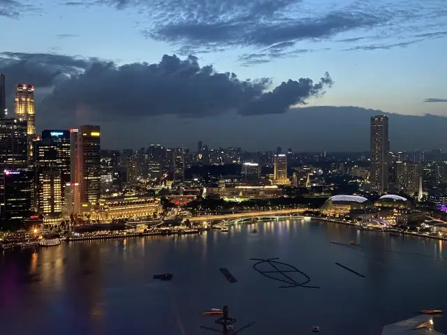 迷人的新加坡濱海灣夜景