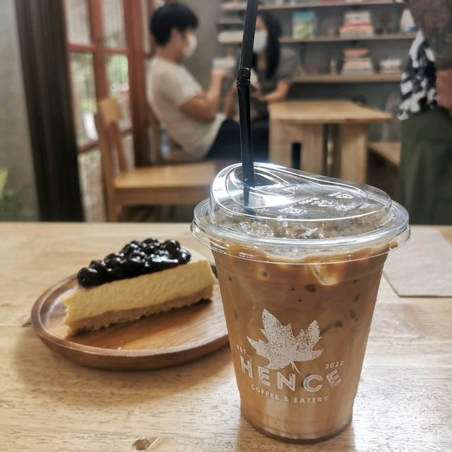 Hence Coffee & Eatery คาเฟ่น่ารักย่านสนามบินน้ำ