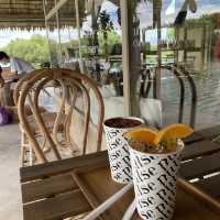 คาเฟ่บรรยากาศดี  PULSE/BANG KHUN THIAN