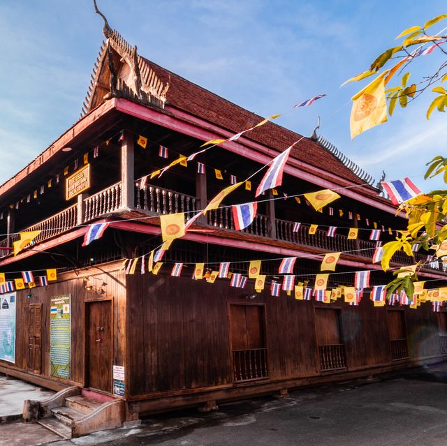 พิพิธภัณฑ์วัดไทร อาคารไม้ร้อยปี สุราษฎร์ธานี