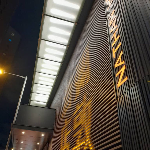 鬧市中心的舊式翻新酒店🏨彌敦酒店🫧