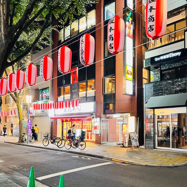 🇯🇵 Bustling shopping street