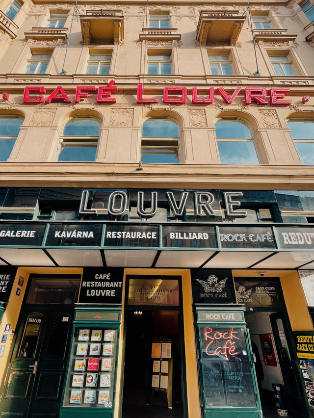 【プラハ🇨🇿】カフカも愛したプラハの老舗カフェ☕Café Louvre
