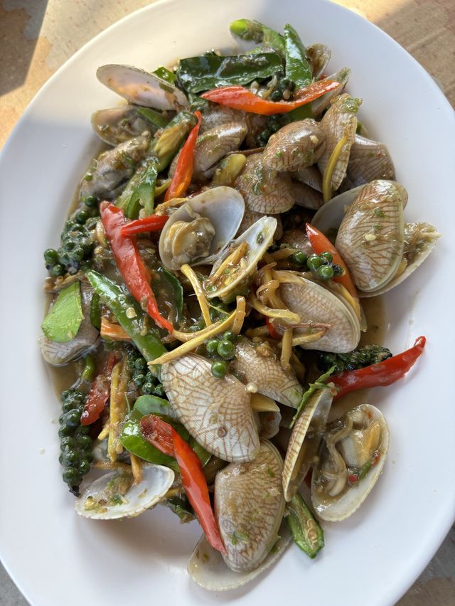 ครัวเจ๊นงค์ ร้านเด็ดติดทะเล