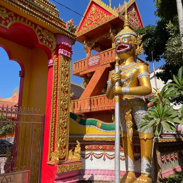 Sacred Splendor: Wat Si Muang