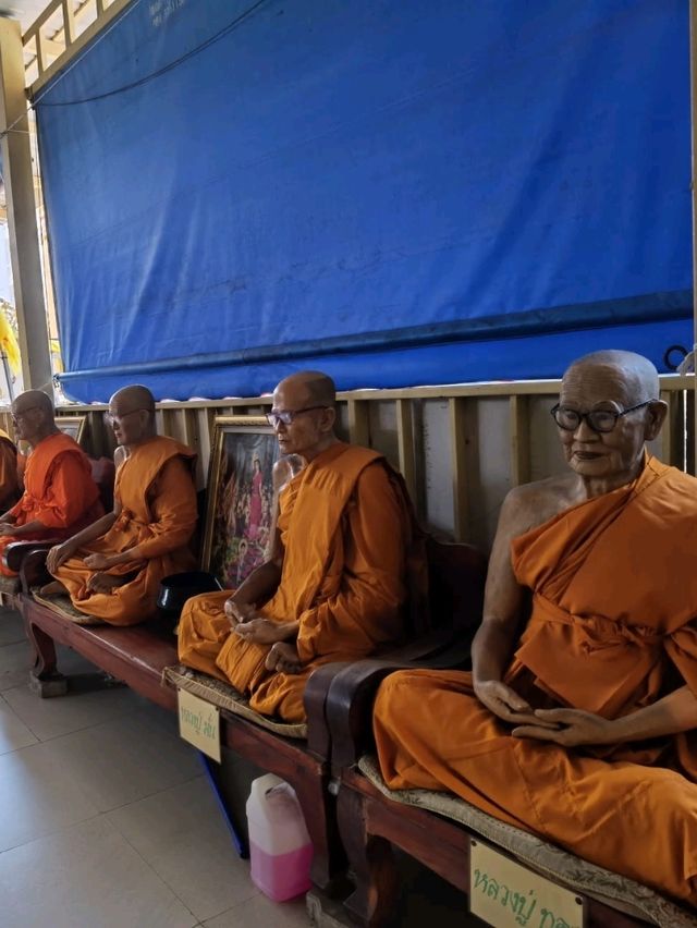 Wat Nong Oo重現佛教神話和泰國民間傳說