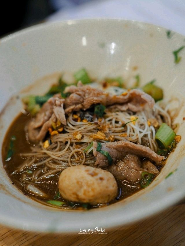 ร้านก๋วยเตี๋ยวเรือในห้าง ชามละ 18 บาท 