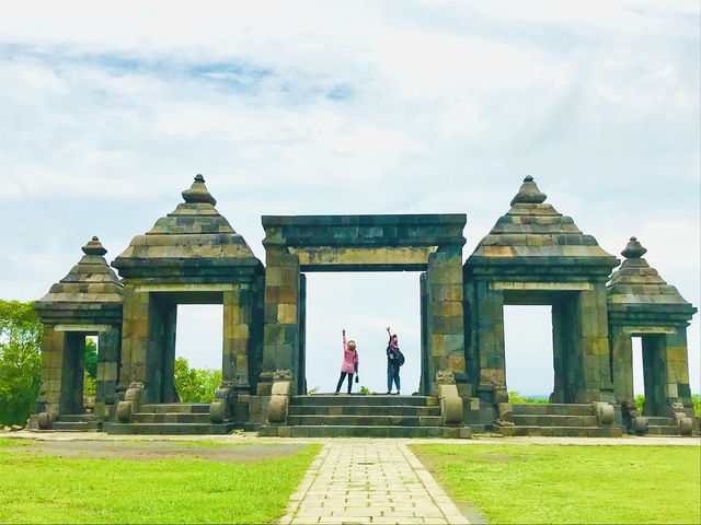 Graceful beauty of Indonesia’s temple 🇮🇩❤️