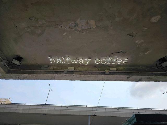 คาเฟ่ฮ่องกงที่เรารัก Halfway Coffee (Hoi On Cafe)