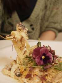 銅鑼灣探店，如精緻花藝的fusion菜