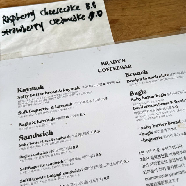 水槽?浴槽？可愛すぎるフラワーカフェ💐